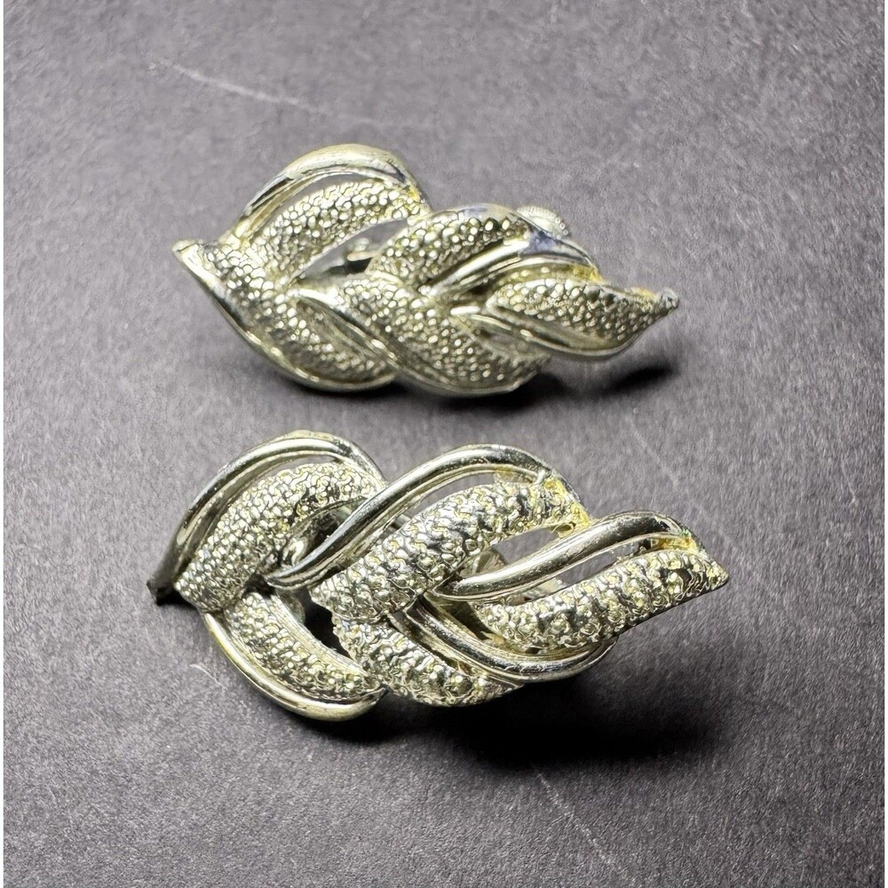 Vintage Signed Coro Silver Tone Textured Leaf Clip On Earrings 1.35”